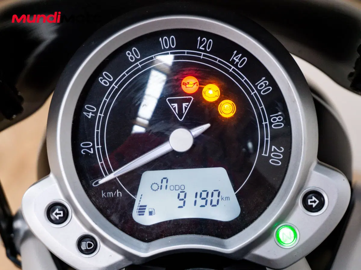 Triumph Street Twin 900 (2017 - 18) (12)