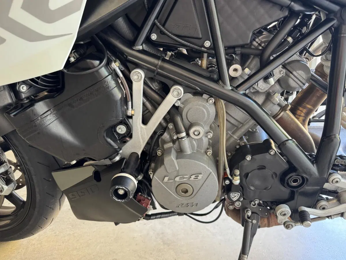 KTM 990 Super Duke (2007 - 11) (6)
