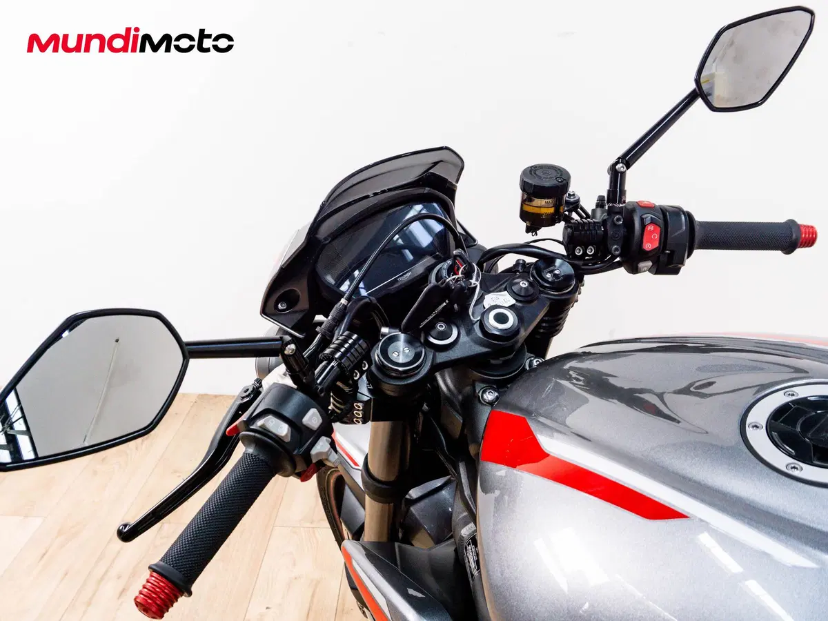 Triumph Street Triple 765 RS (2023 - 26) (11)