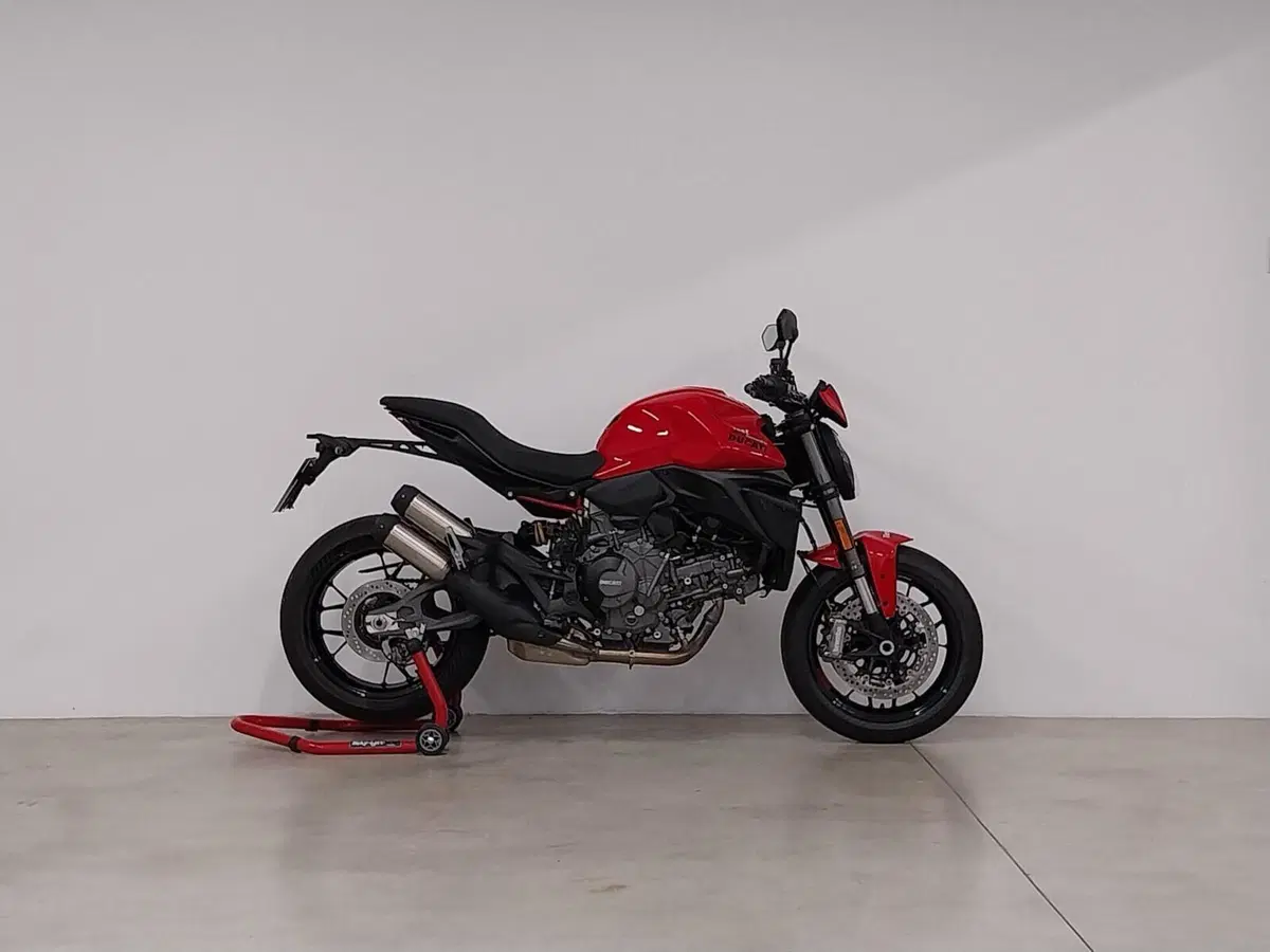 Ducati Monster 890 + (2026) (2)