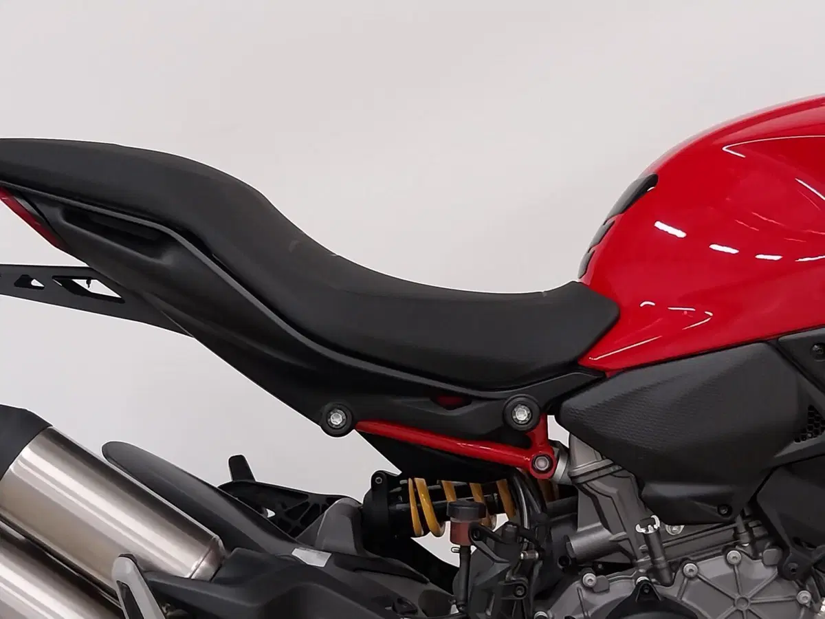 Ducati Monster 890 + (2026) (7)