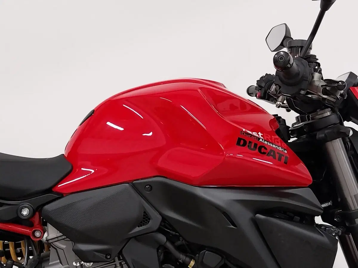 Ducati Monster 890 + (2026) (8)