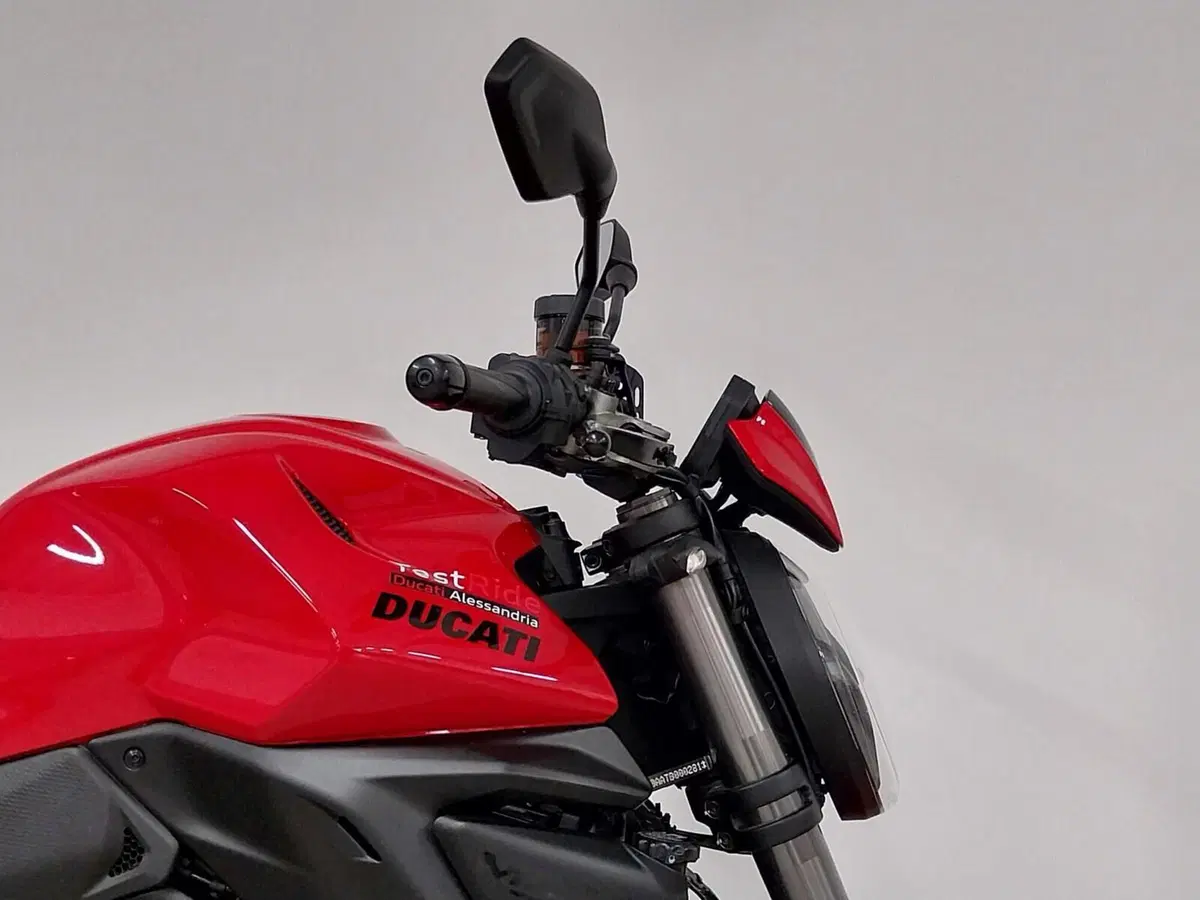 Ducati Monster 890 + (2026) (9)