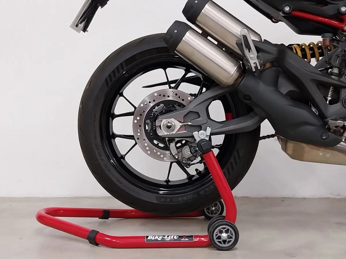 Ducati Monster 890 + (2026) (10)