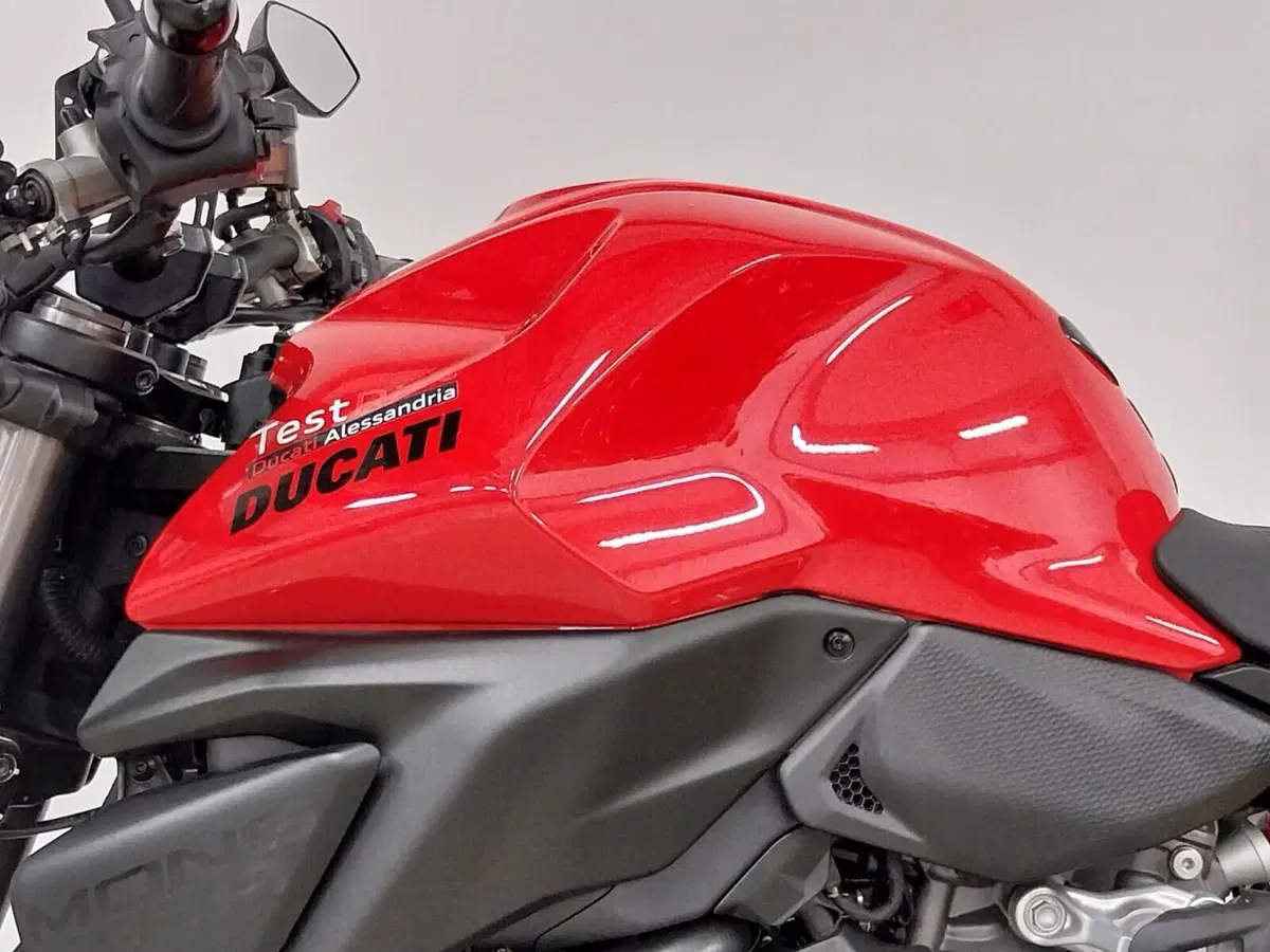 Ducati Monster 890 + (2026) (15)