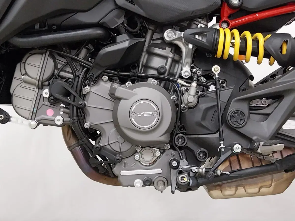 Ducati Monster 890 + (2026) (19)