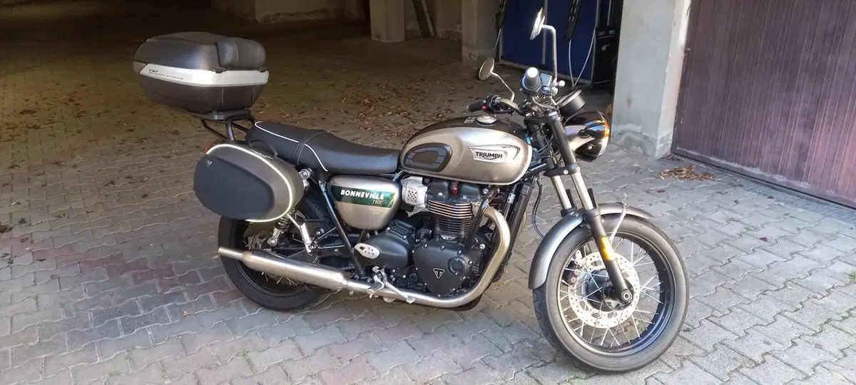 Triumph Bonneville T100 Gold Line Edition (2022) (10)