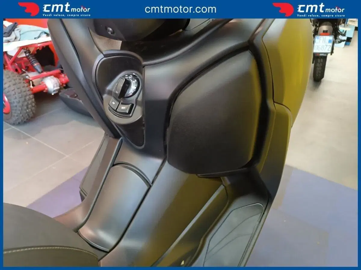 Yamaha X-Max 300 (2021 - 24) (8)