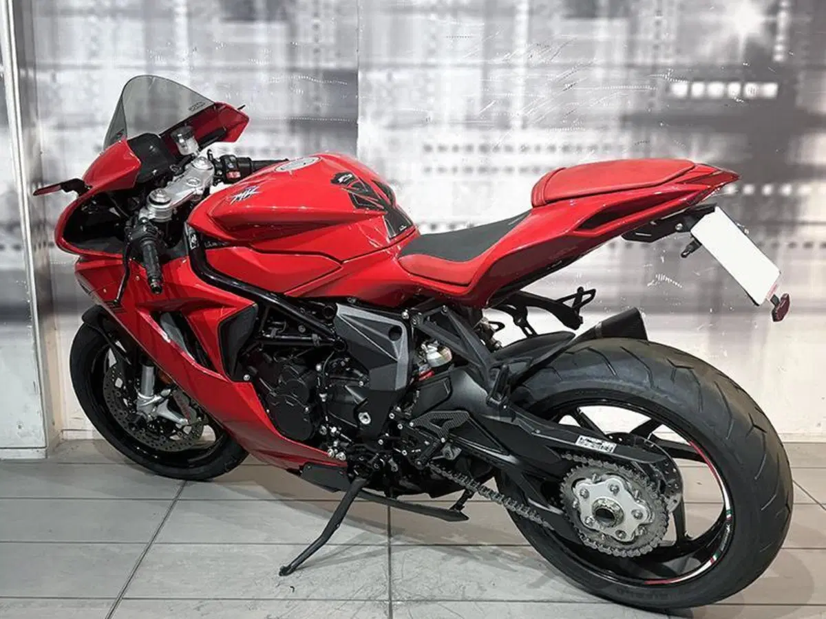 MV Agusta F3 800 Rosso (2021 - 23) (2)