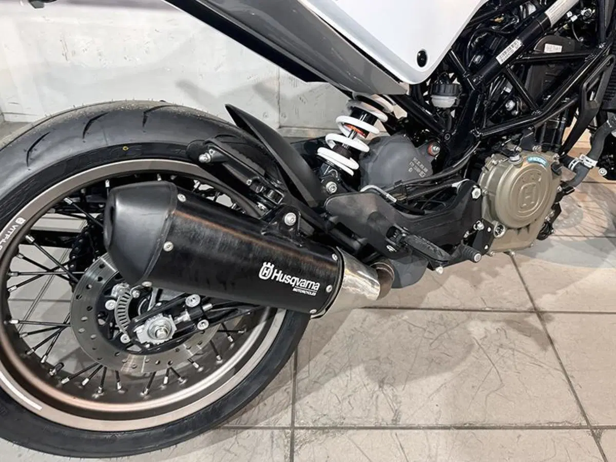 Husqvarna Vitpilen 401 (2021 - 23) (3)