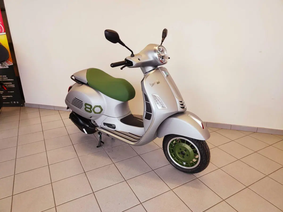 Vespa GTS 310 Edizione Ottantesimo (2026)
