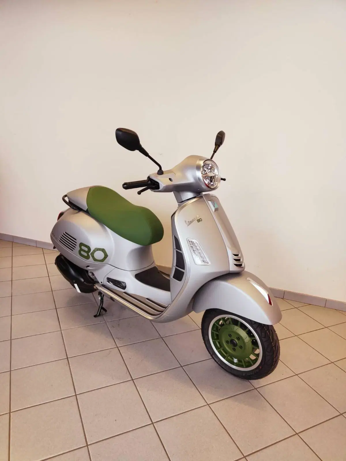 Vespa GTS 310 Edizione Ottantesimo (2026) (2)