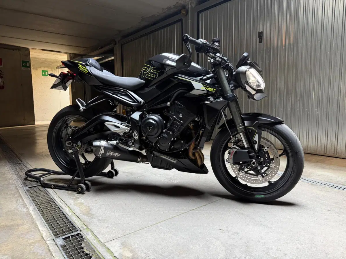Triumph Street Triple 765 RS (2023 - 26) (4)