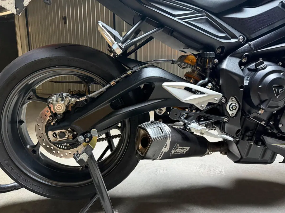 Triumph Street Triple 765 RS (2023 - 26) (6)