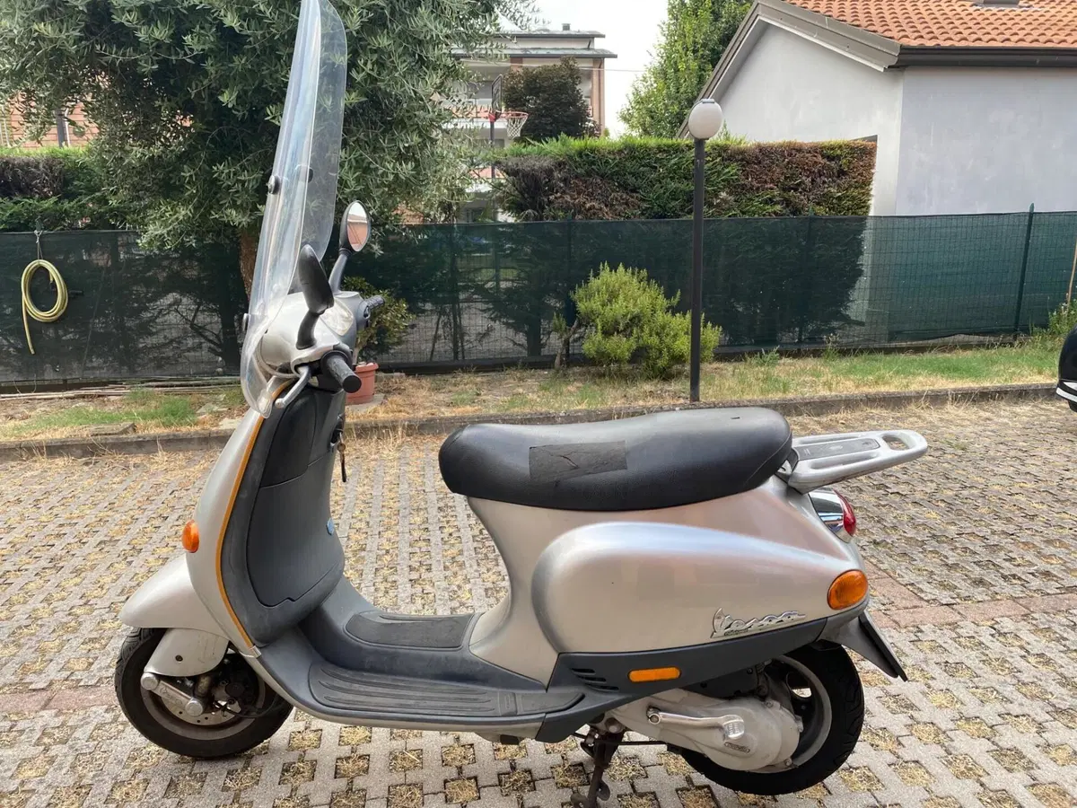 Vespa ET2 