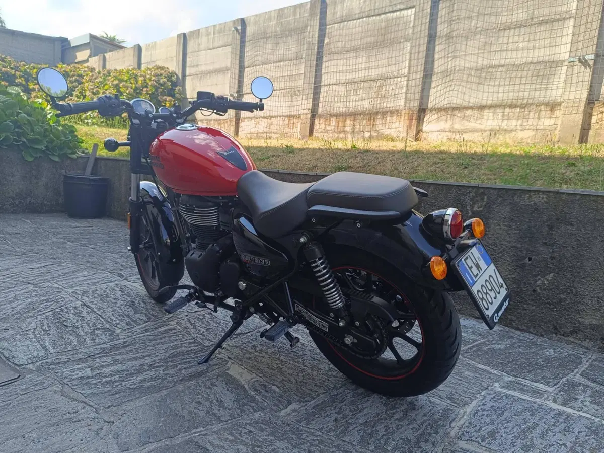 Royal Enfield Meteor 350 (2021 - 26) (2)