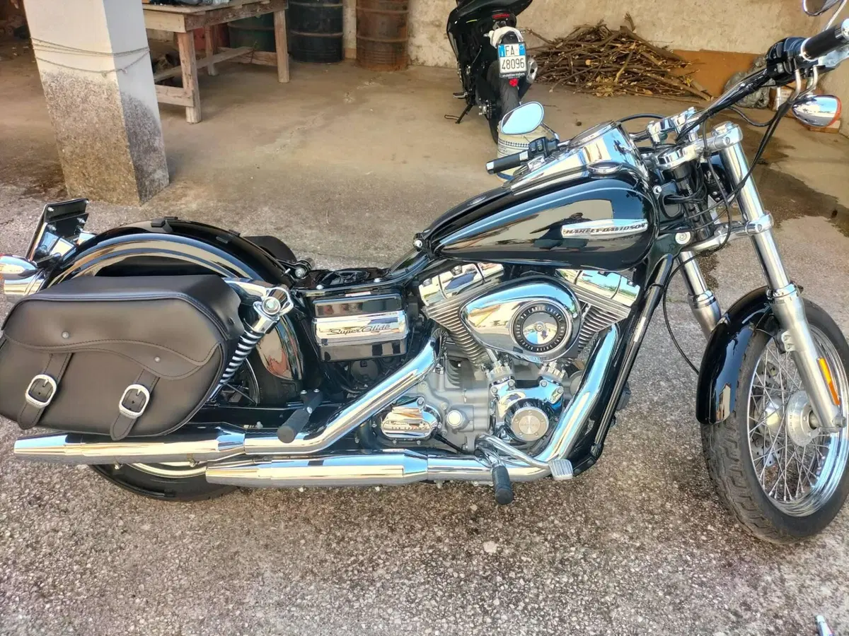 Harley-Davidson 1584 Super Glide Custom (2008 - 13) - FXDC (9)