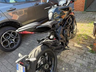 MV Agusta Brutale 800 R (2023 - 25) usata