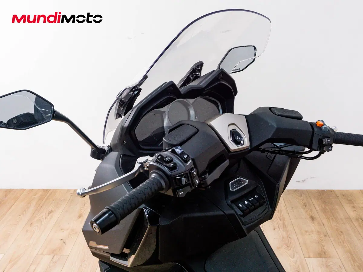 Kymco AK 575 Premium (2025 - 26) (11)