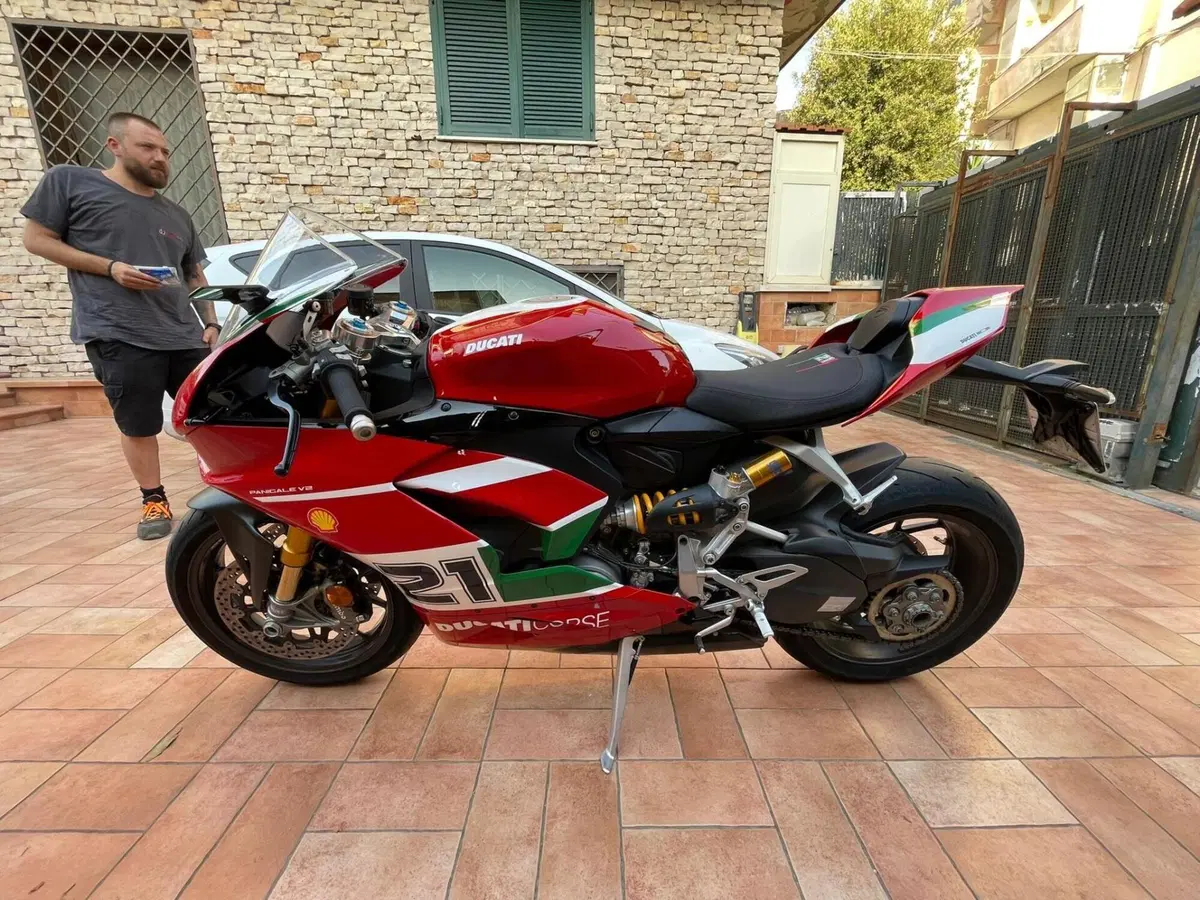 Ducati Panigale V2 Bayliss 1st Championship 20th Anniversary (2021 - 24) (3)