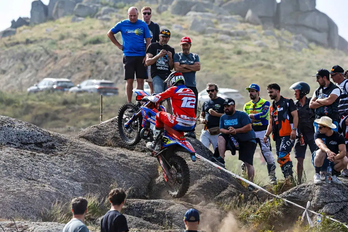 EnduroGP26 #12 Francia D2. Regolamento di conti, e Josep Garcia, KTM, è doppio Campione del Mondo. Spettacolo dell’Enduro [VIDEO] (22)