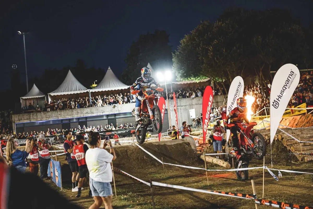 EnduroGP26 #12 Francia D2. Regolamento di conti, e Josep Garcia, KTM, è doppio Campione del Mondo. Spettacolo dell’Enduro [VIDEO] (26)