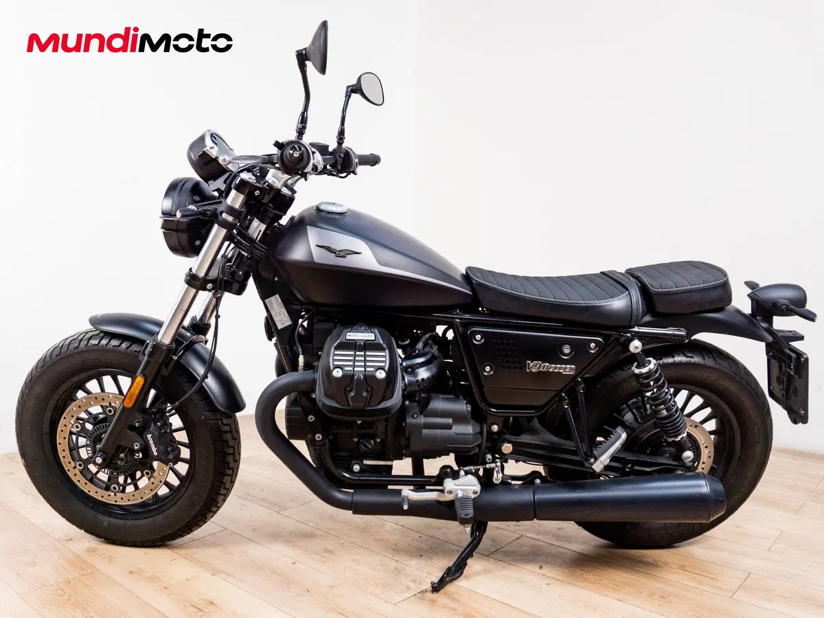 Moto Guzzi V9 Bobber (2016 - 18) (6)