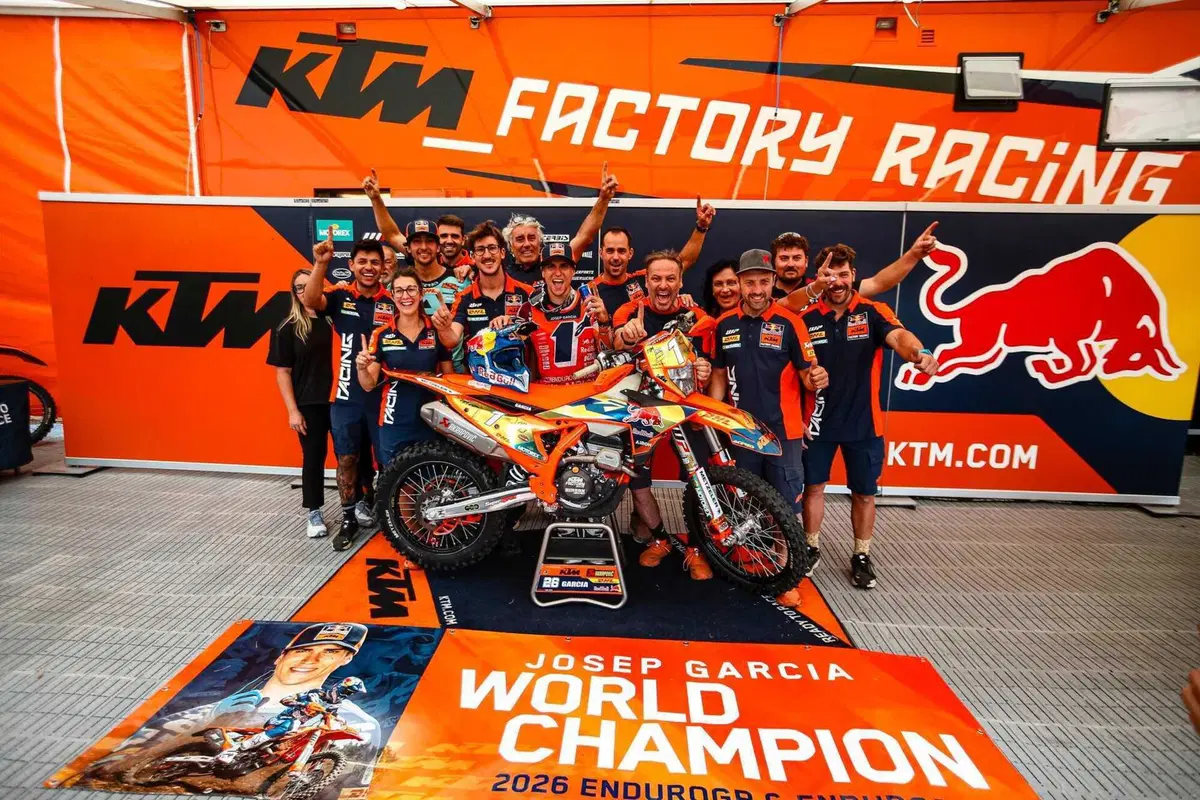 EnduroGP26 #12 Francia D2. Regolamento di conti, e Josep Garcia, KTM, è doppio Campione del Mondo. Spettacolo dell’Enduro [VIDEO] (6)