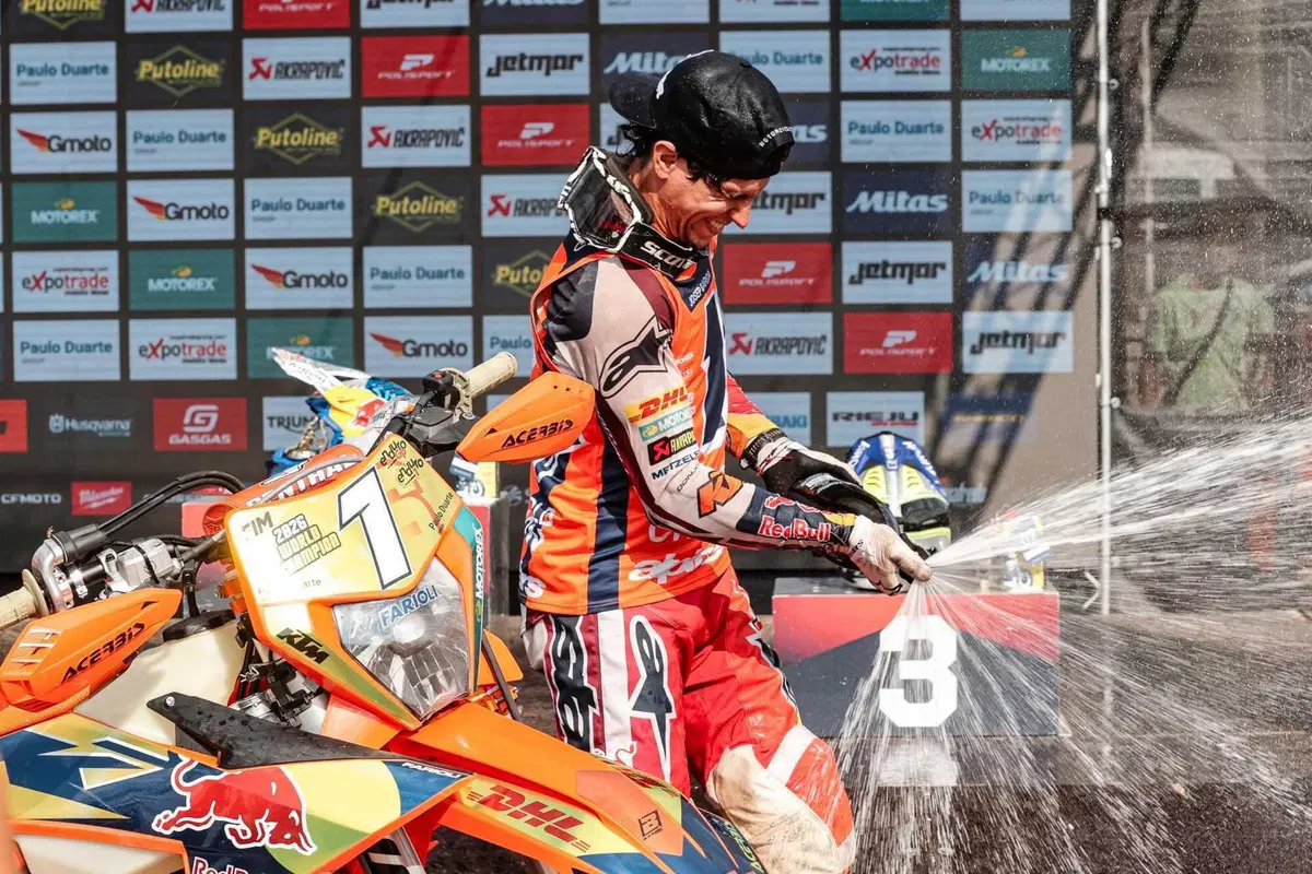 EnduroGP26 #12 Francia D2. Regolamento di conti, e Josep Garcia, KTM, è doppio Campione del Mondo. Spettacolo dell’Enduro [VIDEO]