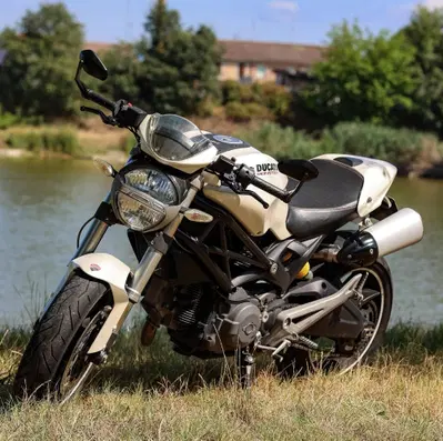 Ducati Monster 696 Plus (2007 - 14) usata