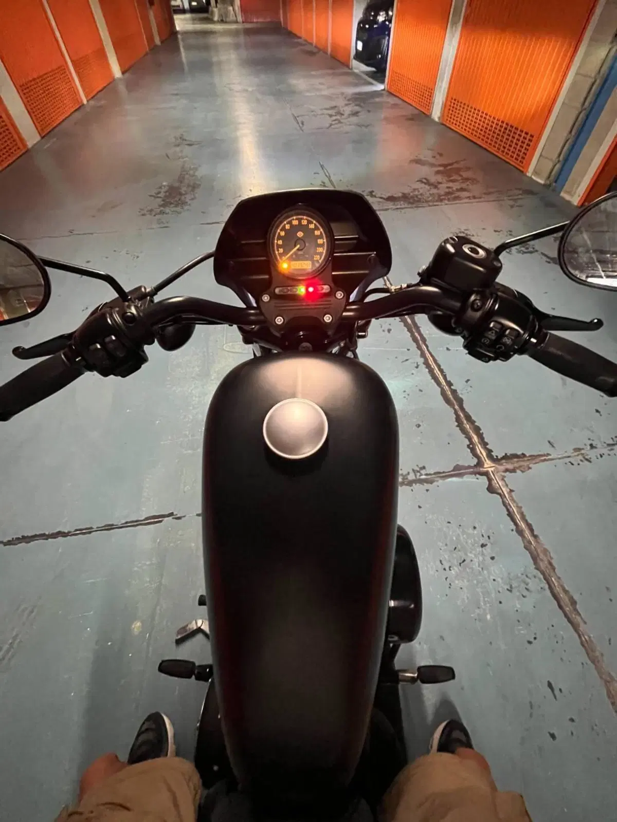 Harley-Davidson 883 Iron (2014 - 16) - XL 883N (2)