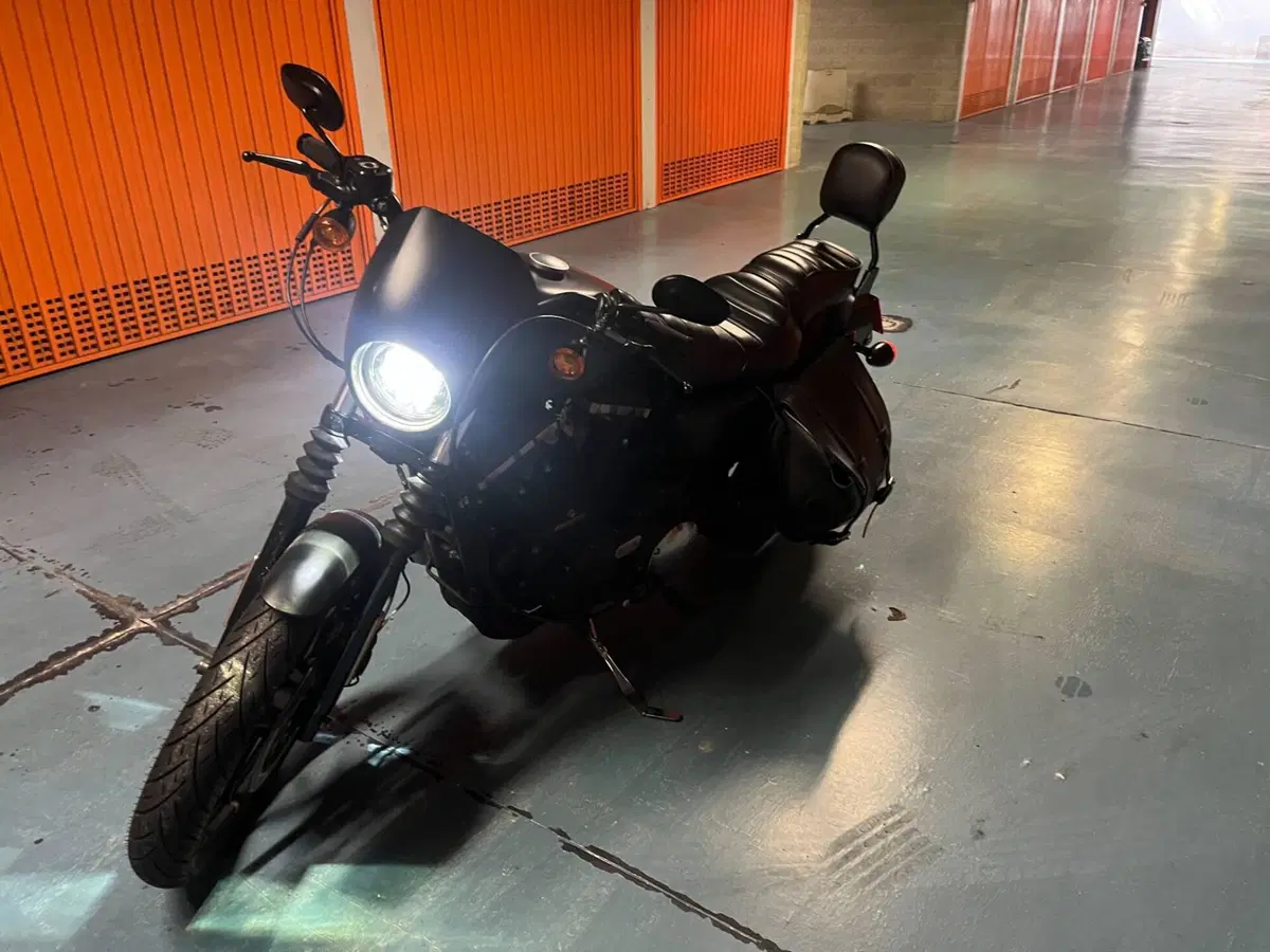 Harley-Davidson 883 Iron (2014 - 16) - XL 883N (3)