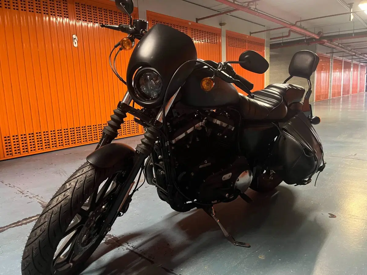 Harley-Davidson 883 Iron (2014 - 16) - XL 883N