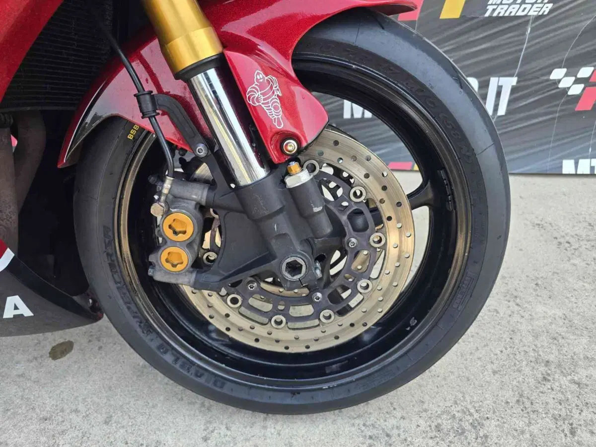 Yamaha YZF R6 (2006 - 07) (6)
