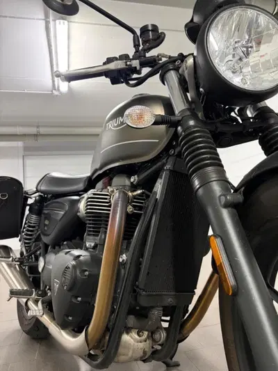 Triumph Street Twin 900 (2021 - 22) usata