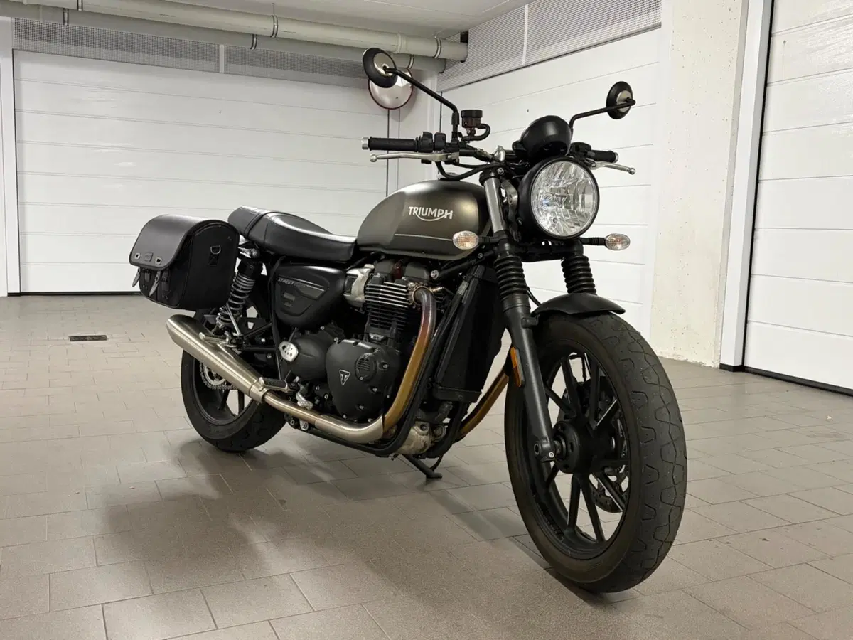 Triumph Street Twin 900 (2021 - 22) (2)