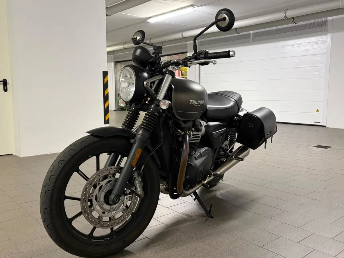 Triumph Street Twin 900 (2021 - 22) (3)