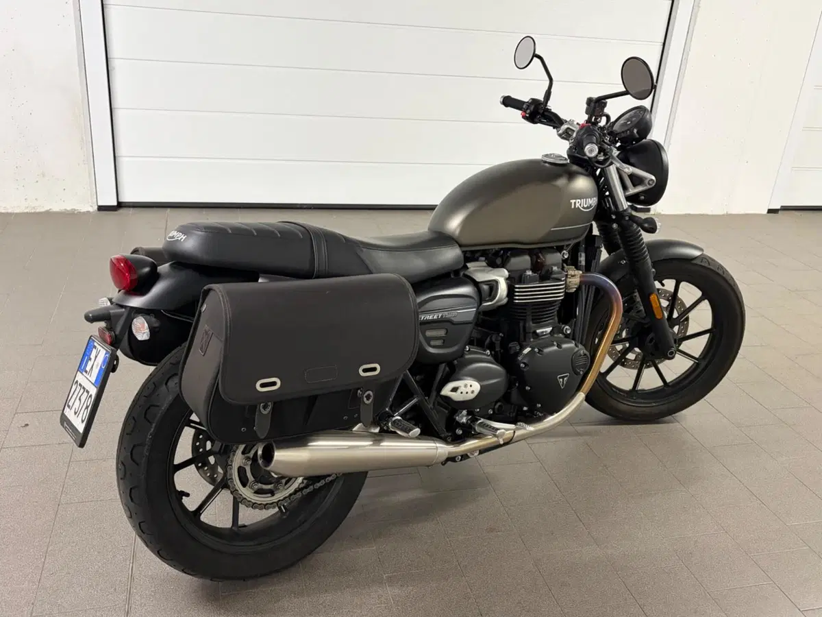 Triumph Street Twin 900 (2021 - 22) (4)