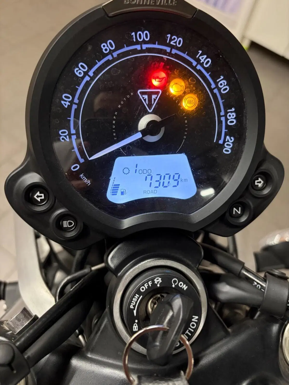 Triumph Street Twin 900 (2021 - 22) (5)