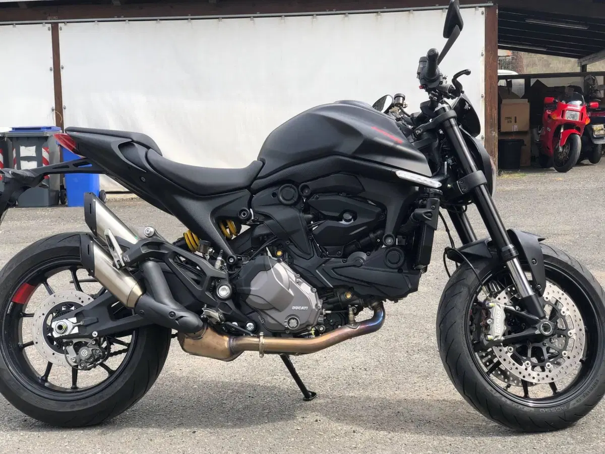 Ducati Monster 937 + (2021 - 25)