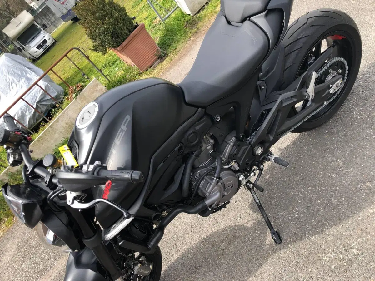 Ducati Monster 937 + (2021 - 25) (3)