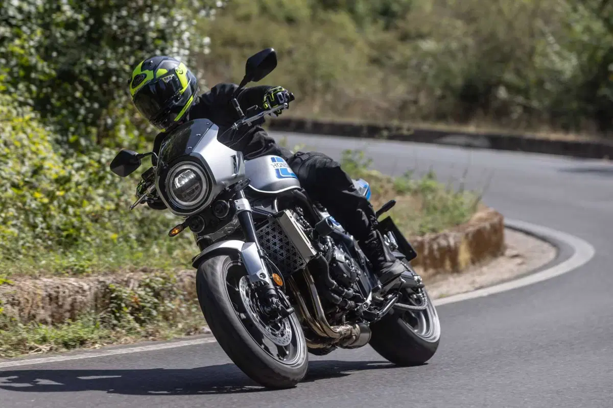Honda CB1000F TEST: il mito degli anni '80 rivive in chiave moderna. Pregi e difetti [VIDEO E GALLERY] (2)