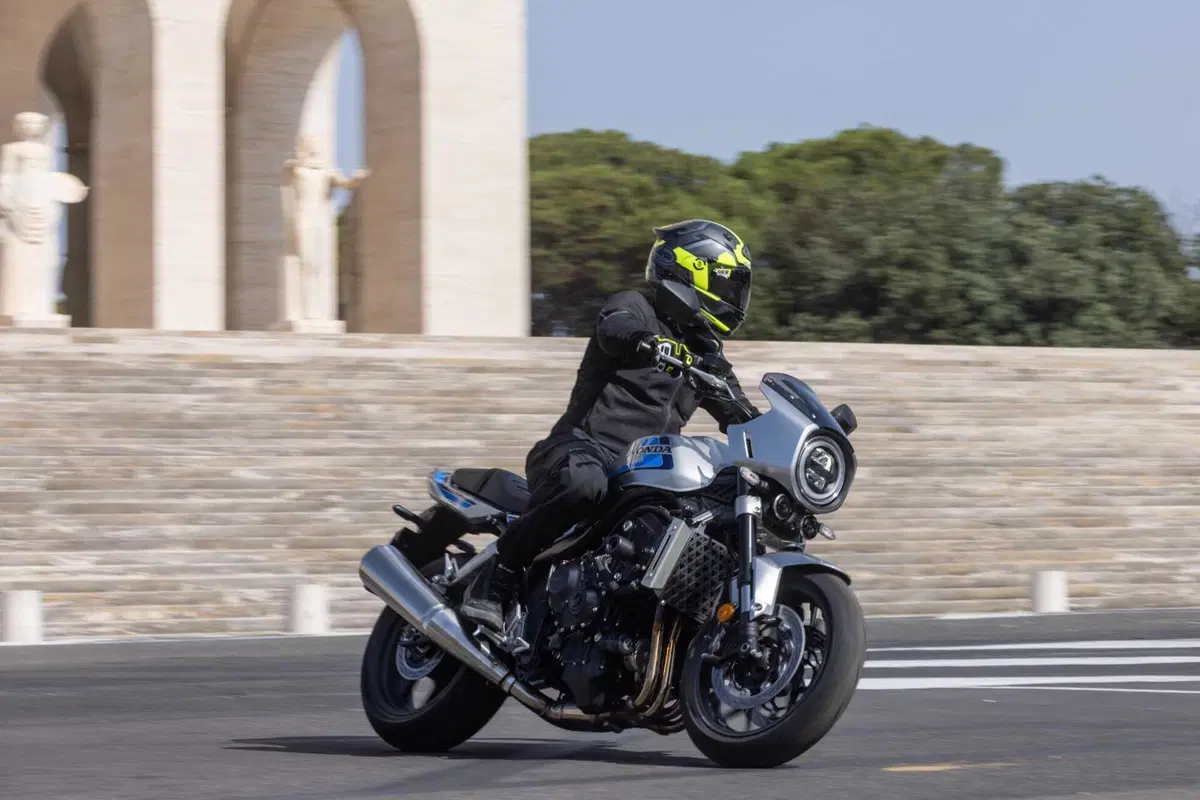 Honda CB1000F TEST: il mito degli anni '80 rivive in chiave moderna. Pregi e difetti [VIDEO E GALLERY] (7)