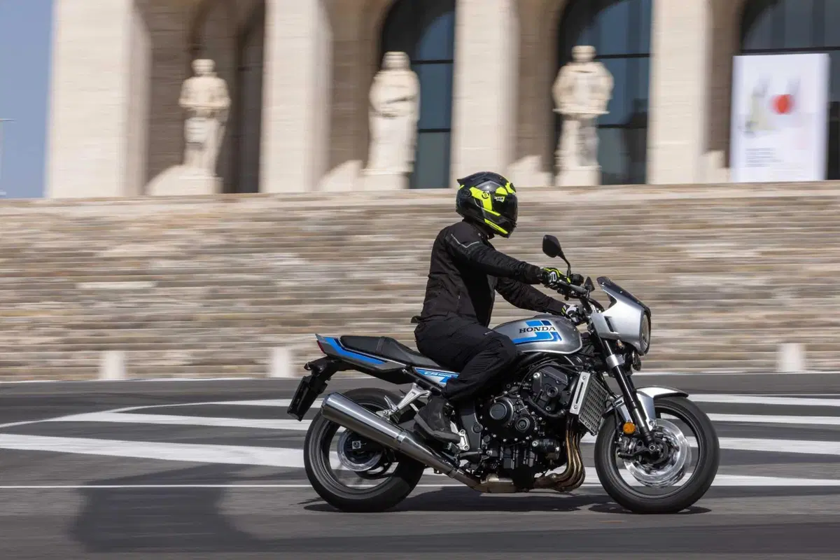 Honda CB1000F TEST: il mito degli anni '80 rivive in chiave moderna. Pregi e difetti [VIDEO E GALLERY] (8)
