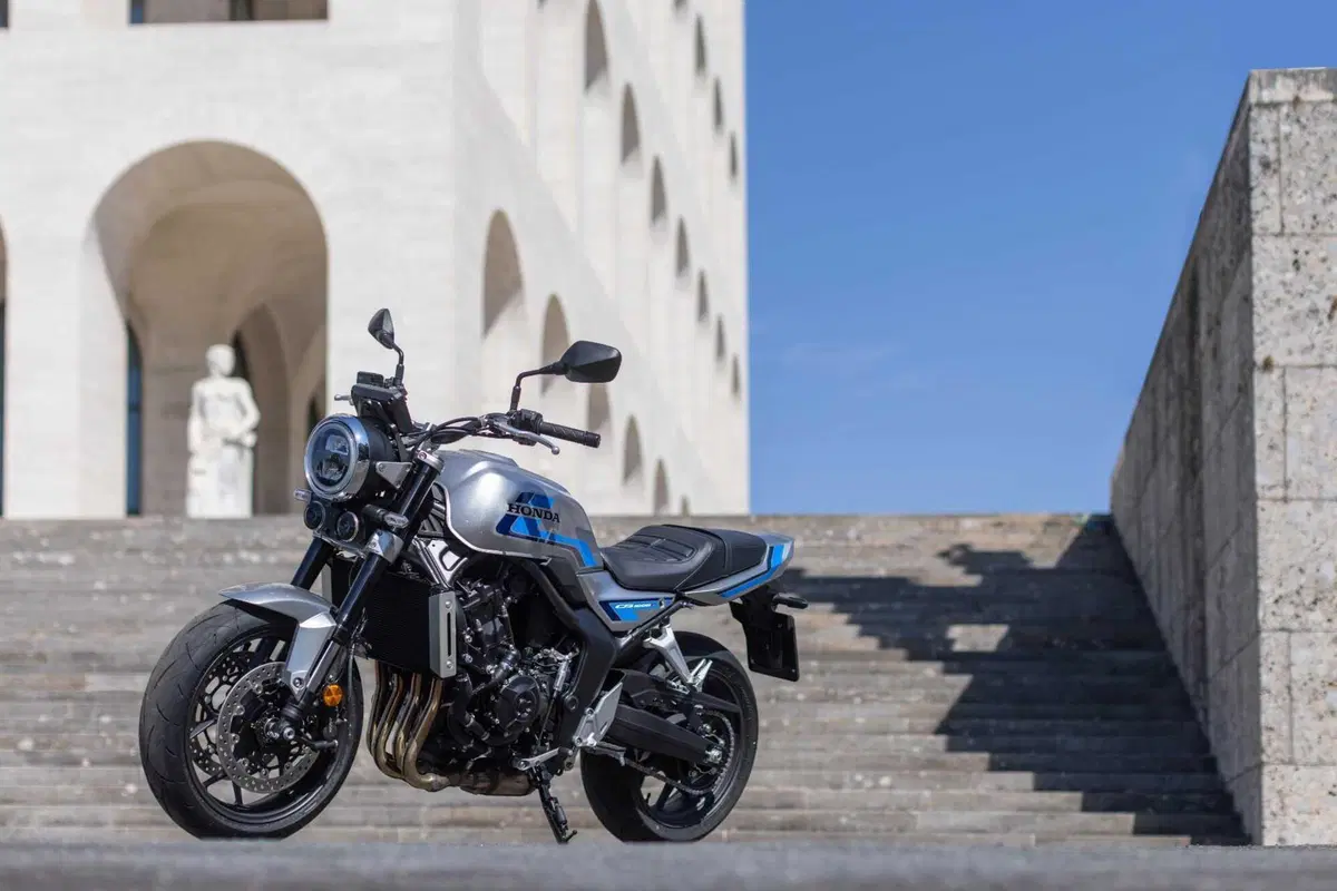 Honda CB1000F TEST: il mito degli anni '80 rivive in chiave moderna. Pregi e difetti [VIDEO E GALLERY] (10)