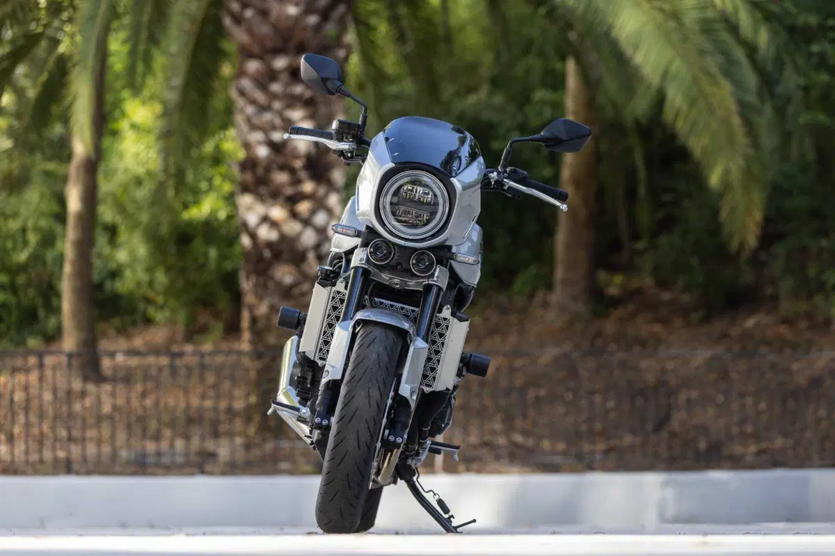 Honda CB1000F TEST: il mito degli anni '80 rivive in chiave moderna. Pregi e difetti [VIDEO E GALLERY] (12)