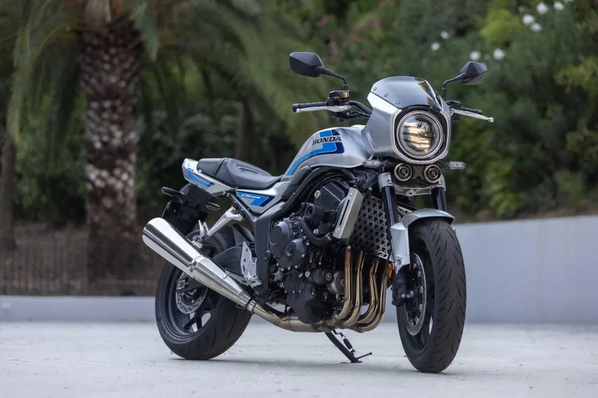 Honda CB1000F TEST: il mito degli anni '80 rivive in chiave moderna. Pregi e difetti [VIDEO E GALLERY] (17)