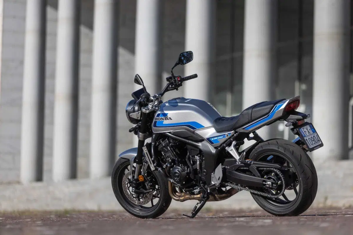 Honda CB1000F TEST: il mito degli anni '80 rivive in chiave moderna. Pregi e difetti [VIDEO E GALLERY] (20)