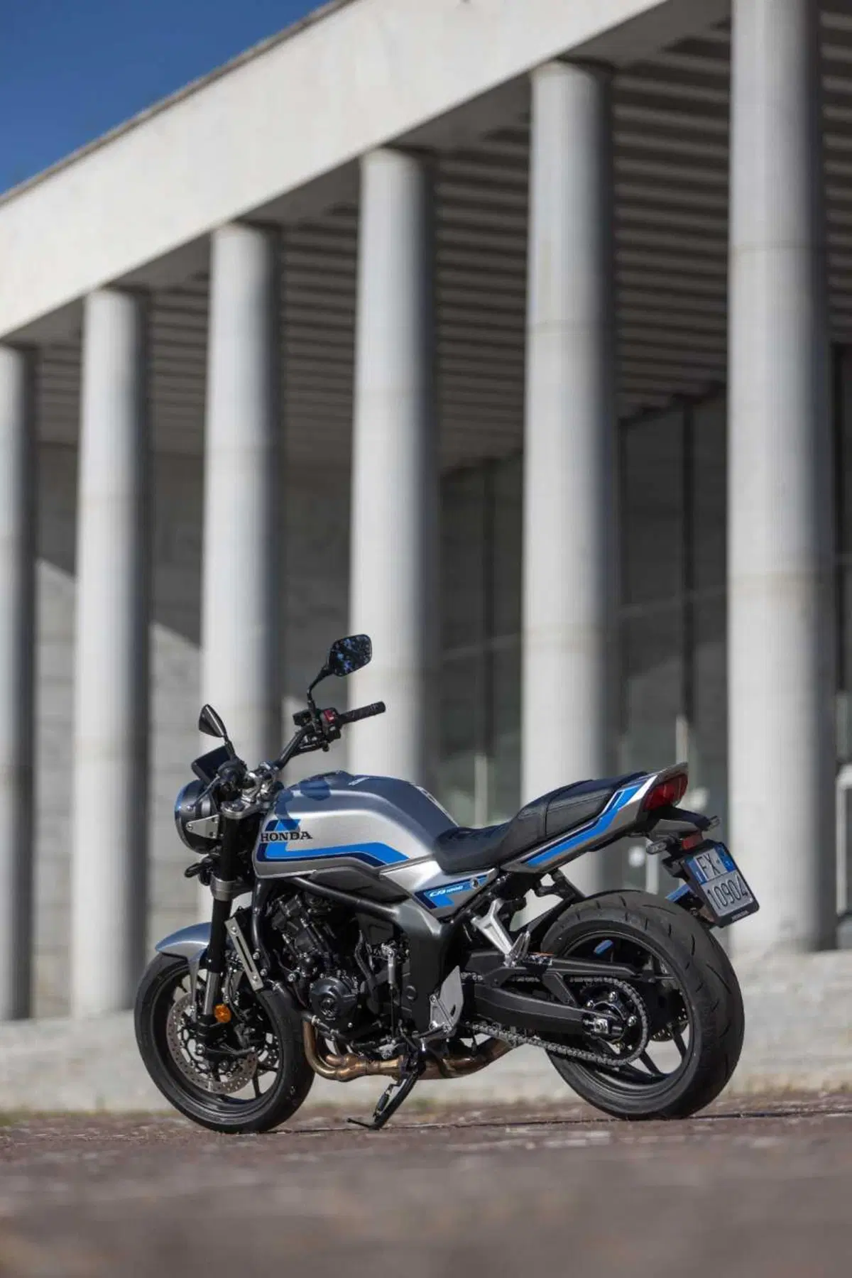 Honda CB1000F TEST: il mito degli anni '80 rivive in chiave moderna. Pregi e difetti [VIDEO E GALLERY] (23)