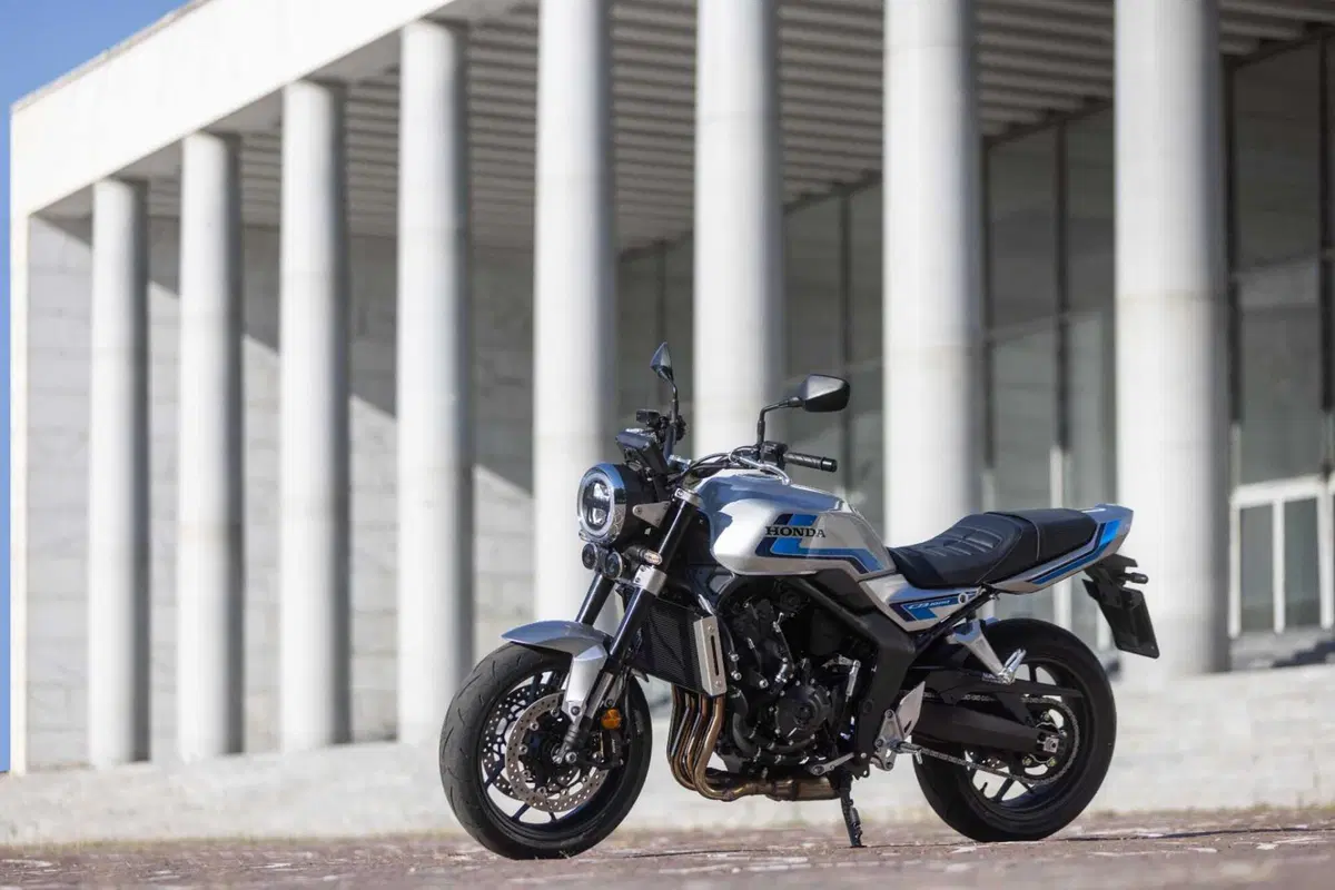 Honda CB1000F TEST: il mito degli anni '80 rivive in chiave moderna. Pregi e difetti [VIDEO E GALLERY] (25)